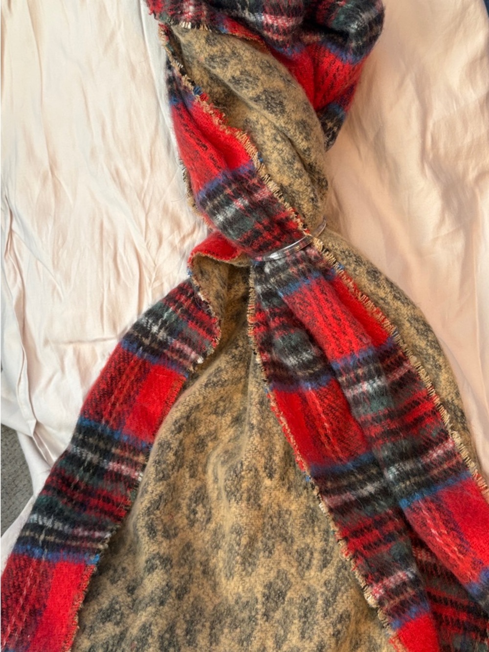 Steve Madden reversible, winter scarf